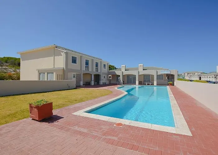 Lovely 2 Bedroom Ocean Lookout