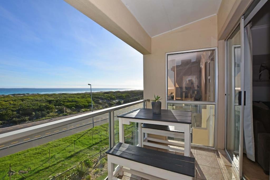 Lovely 2 Bedroom Ocean Lookout * Cape Town